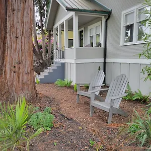 sunny-remodeled-craftsman-in-georgetown.seattlehotelsites.com/