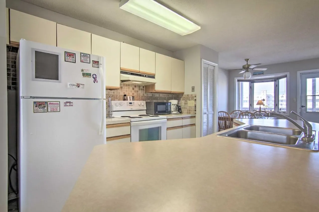 Ocean City Condo With Pool - Steps To Beach! 0*, Ocean City
